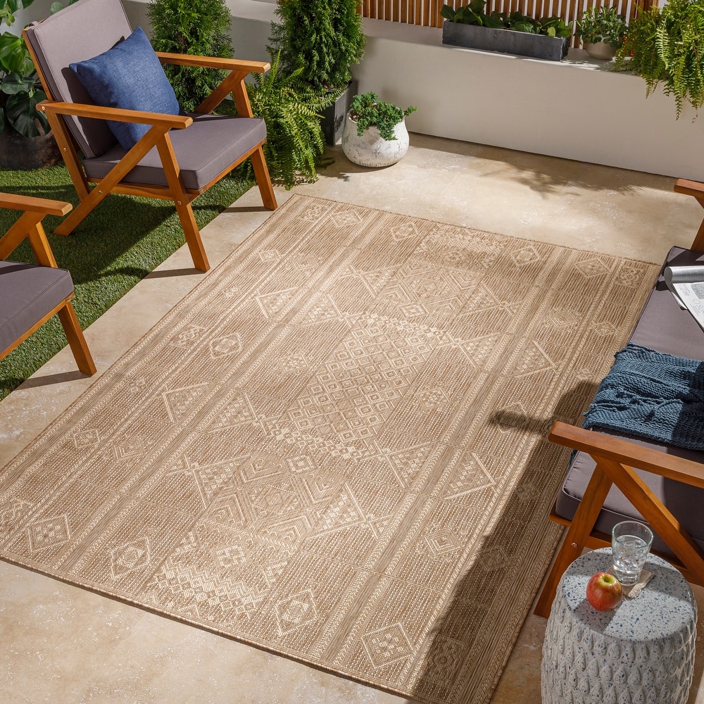 Livabliss Azucena Global Diamond Indoor/ Outdoor Area Rug