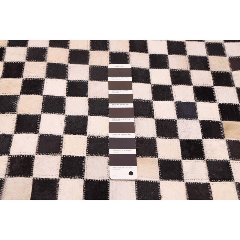 ECARPETGALLERY Handmade Cowhide Patchwork Black, Cream Leather Rug - 4'0 x 6'0