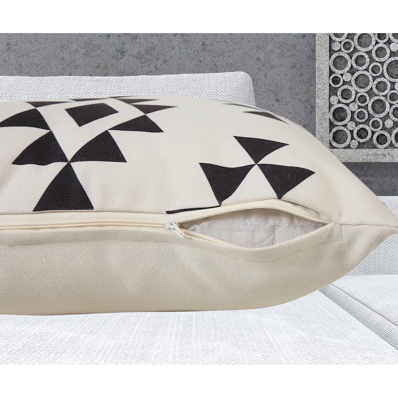 HomeRoots 20" X 20" Black Zippered Southwestern Indoor Outdoor Throw Pillow - 20" x 20"