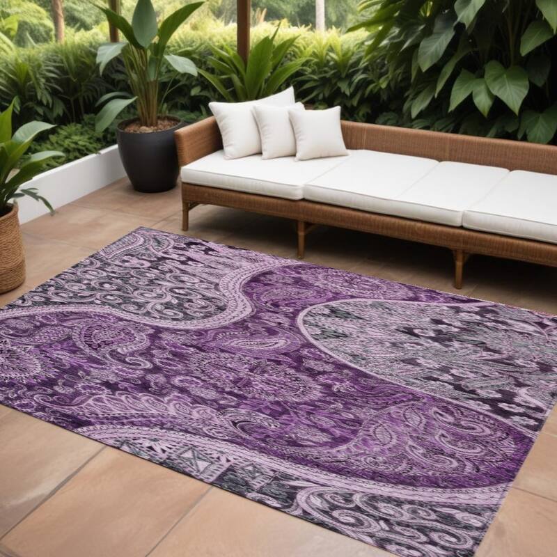 HomeRoots Floral Medallion Transitional Rectangle Outdoor Rug - 10' X 14'