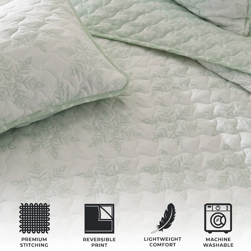 Premium Snowflake Printed Microfiber Quilt Set with Shams