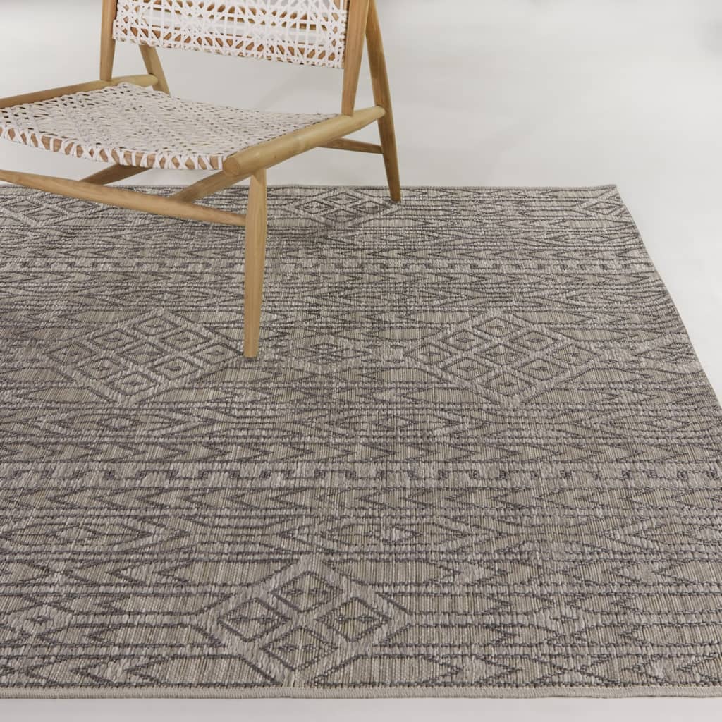 Lorcan Vintage Global-Inspired Indoor/Outdoor Area Rug