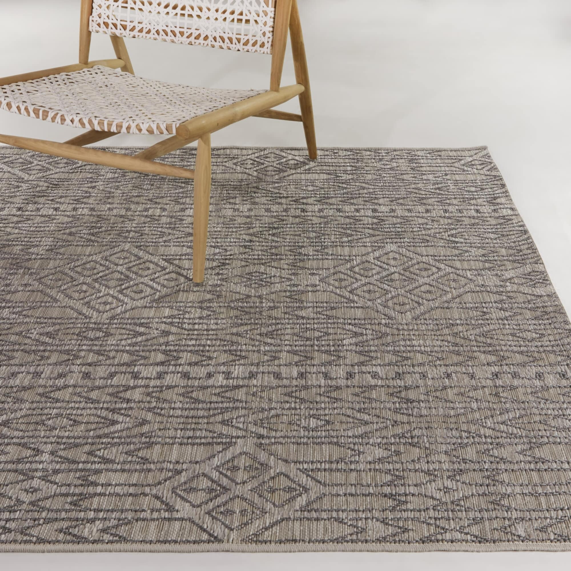 Lorcan Vintage Global-Inspired Indoor/Outdoor Area Rug