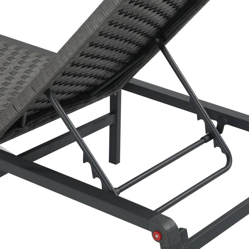 Outdoor Wicker Chaise Lounge Foldable Recliner