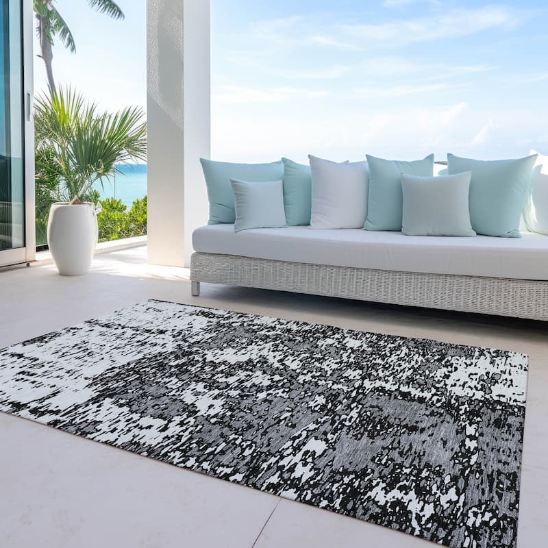 Machine Washable Indoor/ Outdoor Abstract Pixels Chantille Rug - Black - 8' x 10'