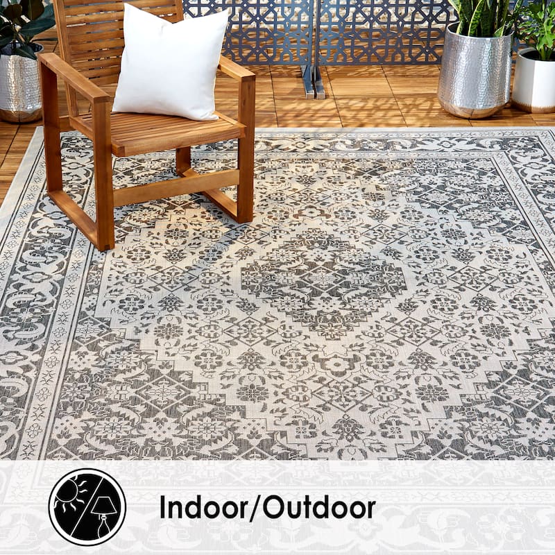 Nicole Miller New York Patio Country Dahlia Indoor/Outdoor Area Rug - 7'9"x10'2" - Gray/Black