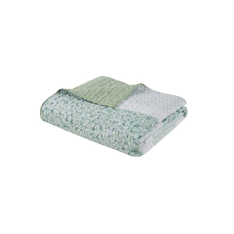 Madison Park Evian 4 Piece Seersucker Quilt Set with Throw Pillow
