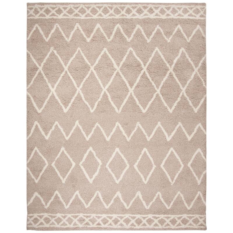 SAFAVIEH Handmade Klavdija Shag Gaylene Polyester Rug - 8' x 10' - Beige/Ivory
