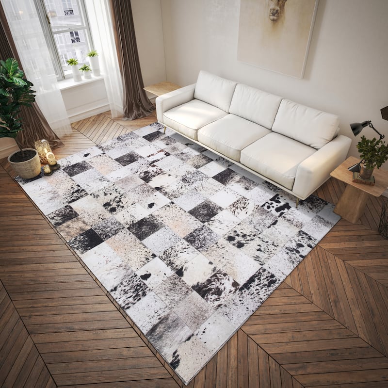 Indoor/ Outdoor Laredo Faux Hide Square Patchwork Washable Area Rug - 3' x 5' - Granite