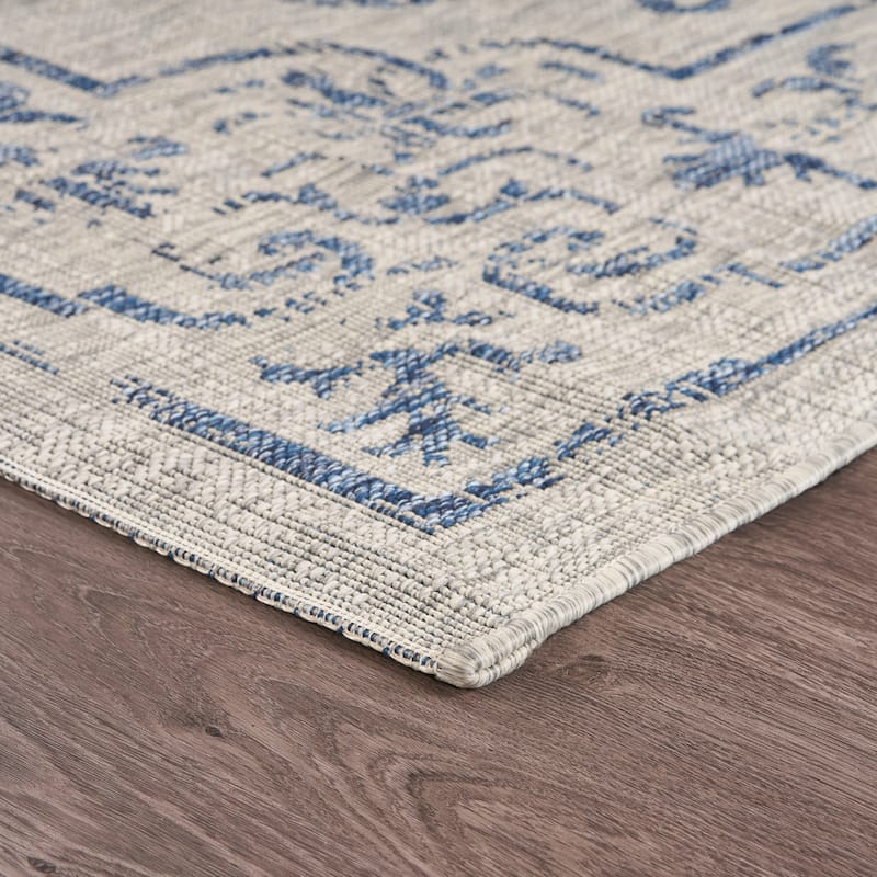 Sevita Sadie Traditional Medallion Navy/Gray Durable Performance Indoor/Outdoor Area Rug