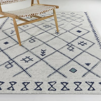 Dorantes Diamond Trellis Indoor/Outdoor Area Rug