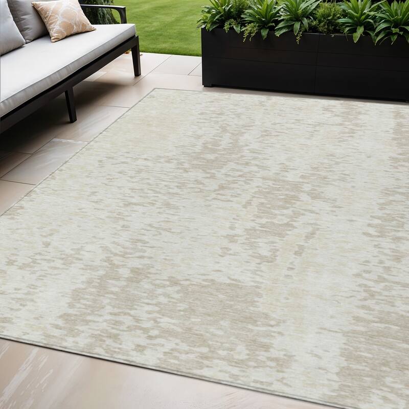 HomeRoots Abstract Transitional Rectangle Outdoor Rug - 5' X 8'