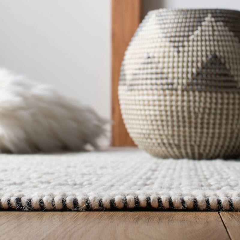 SAFAVIEH Handmade Natura Etti Moroccan Wool Rug