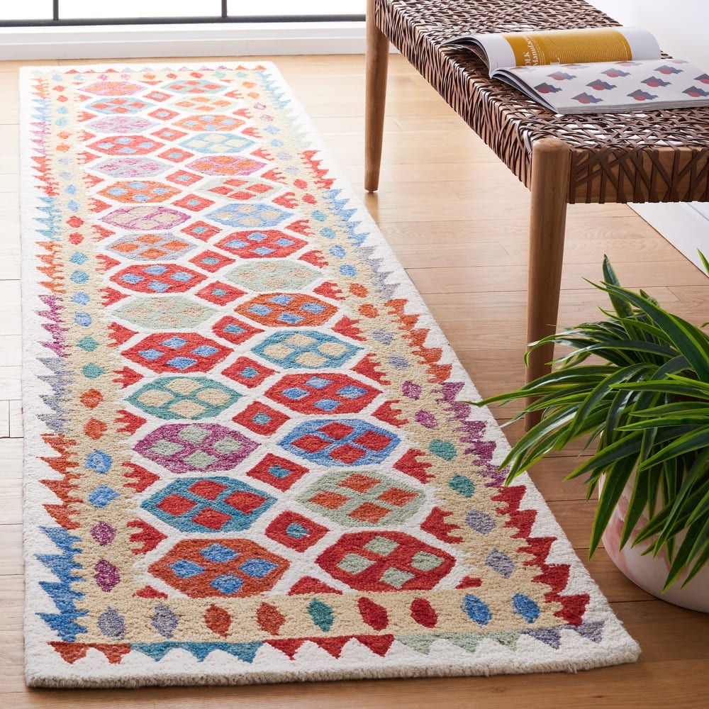 SAFAVIEH Handmade Aspen Enise Boho Wool Rug