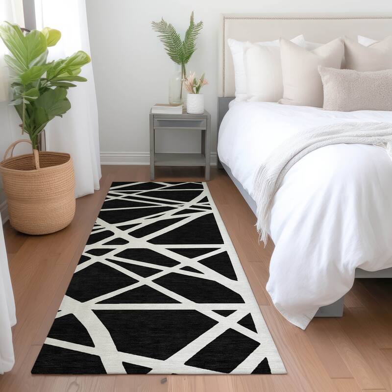 Machine Washable Indoor/ Outdoor Abstract Contemporary Chantille Rug - Black - 2'3" x 7'6"
