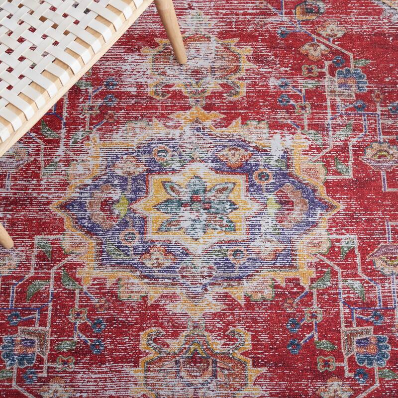 SAFAVIEH Tucson Machine Washable Slip Resistant Khulud Traditional Rug