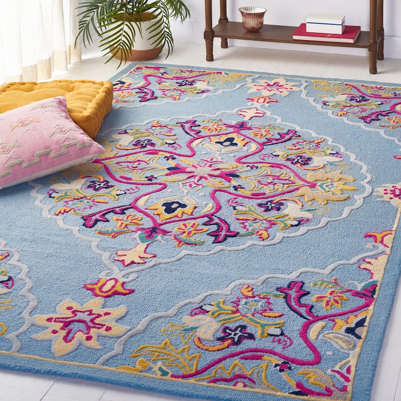 SAFAVIEH Handmade Bellagio Cailin Medallion Wool Rug - 6' x 9' - Light Blue/Multi