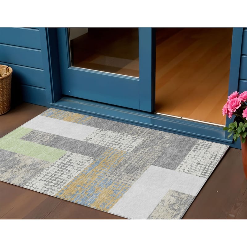 HomeRoots Geometric Transitional Rectangle Outdoor Rug - 3' x 5'