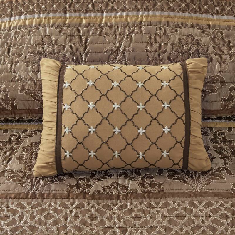 Madison Park Venetian 6 Piece Jacquard Quilt Set with Throw Pillows