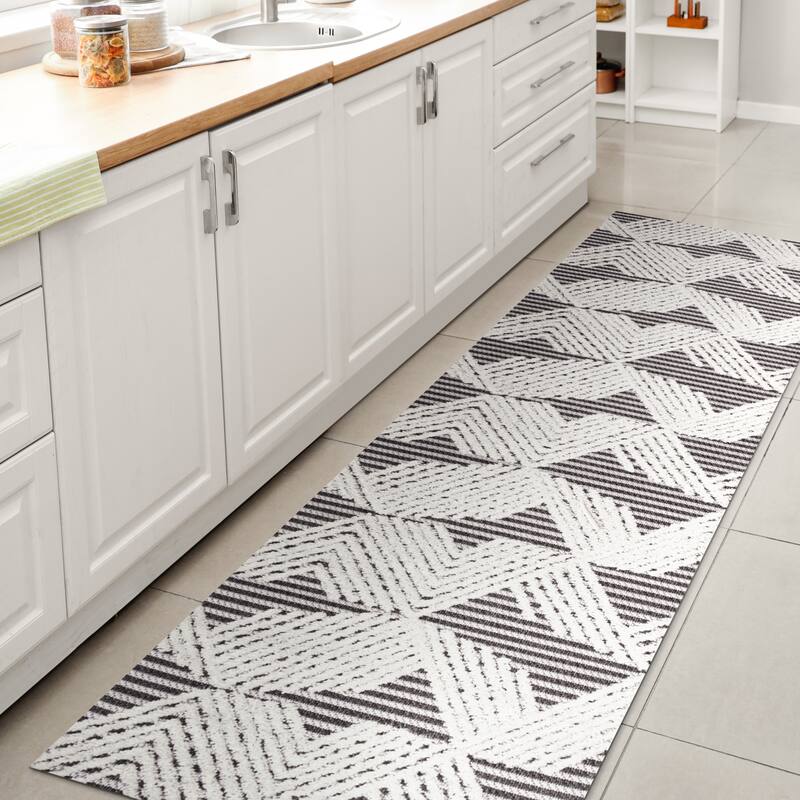 JONATHAN Y Sumak High-Low Pile Art Deco Geometric Indoor/Outdoor Area Rug