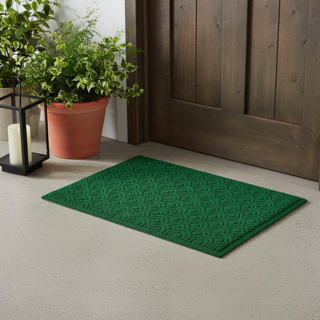HomeRoots 18" X 30" Green Geometric Indoor Polypropylene Door Mat - 18.00' X '30.00