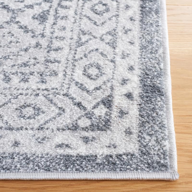 SAFAVIEH Toscana Amber Geometric Rug
