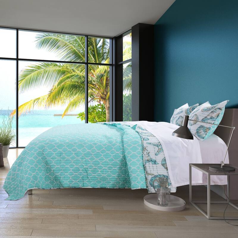 Barefoot Bungalow Cruz Oversized Coastal Quilt and Pillow Sham Set
