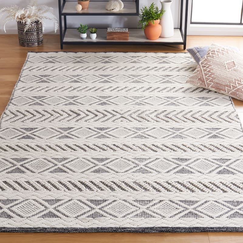 SAFAVIEH Handmade Vermont Julissa Wool Rug - 5' x 8' - Ivory/Black