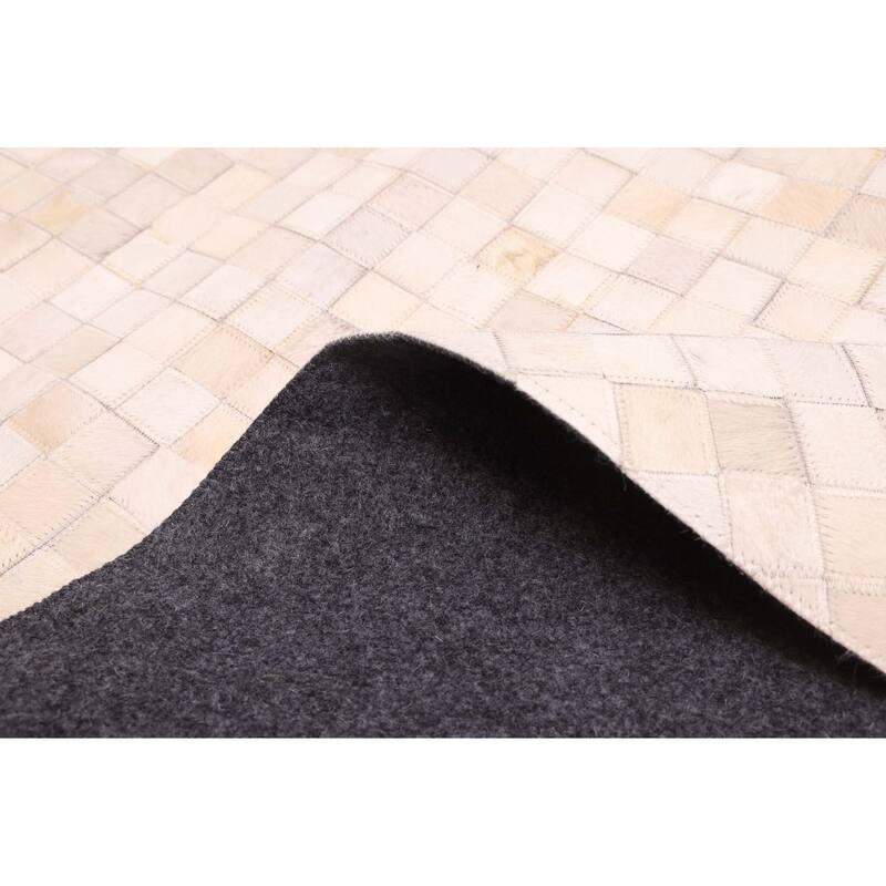 ECARPETGALLERY Handmade Cowhide Patchwork Ivory Leather Rug - 5'0 x 5'0