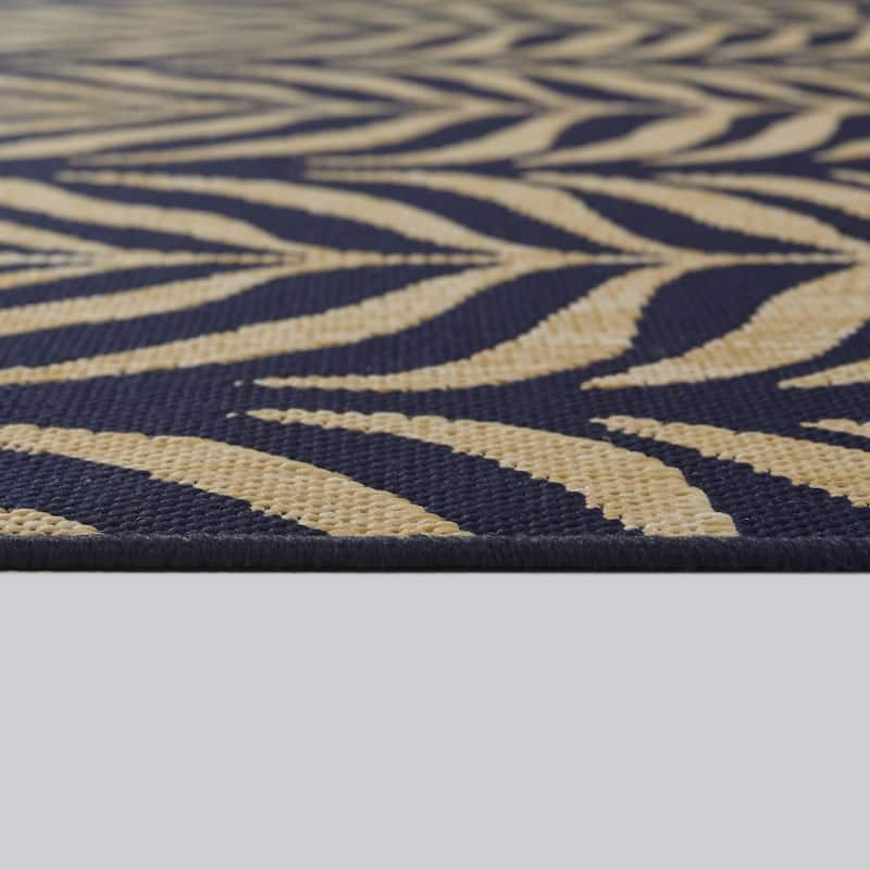 Meduna Tropical Leaves Indoor/Outdoor Area Rug