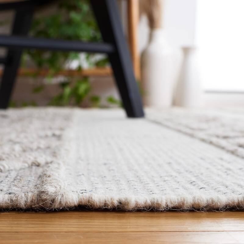 SAFAVIEH Vermont Libbie Wool Fringe Rug