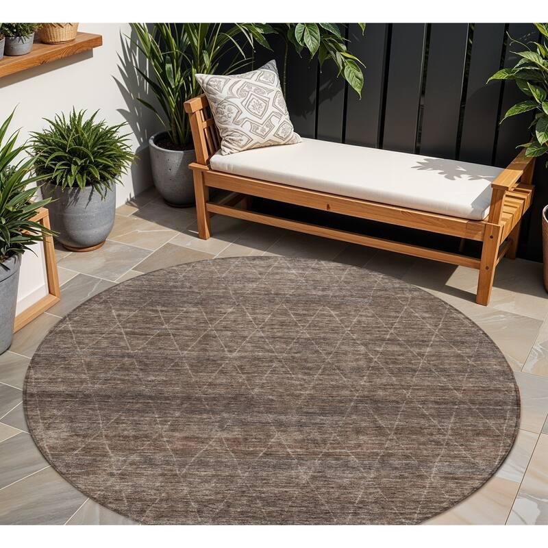 HomeRoots Geometric Transitional Rectangle Outdoor Rug - 8' Round