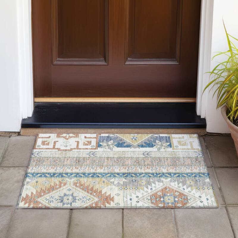 Machine Washable Indoor/ Outdoor Boho Tribal Chantille Rug - Ivory - 1'8" x 2'6"