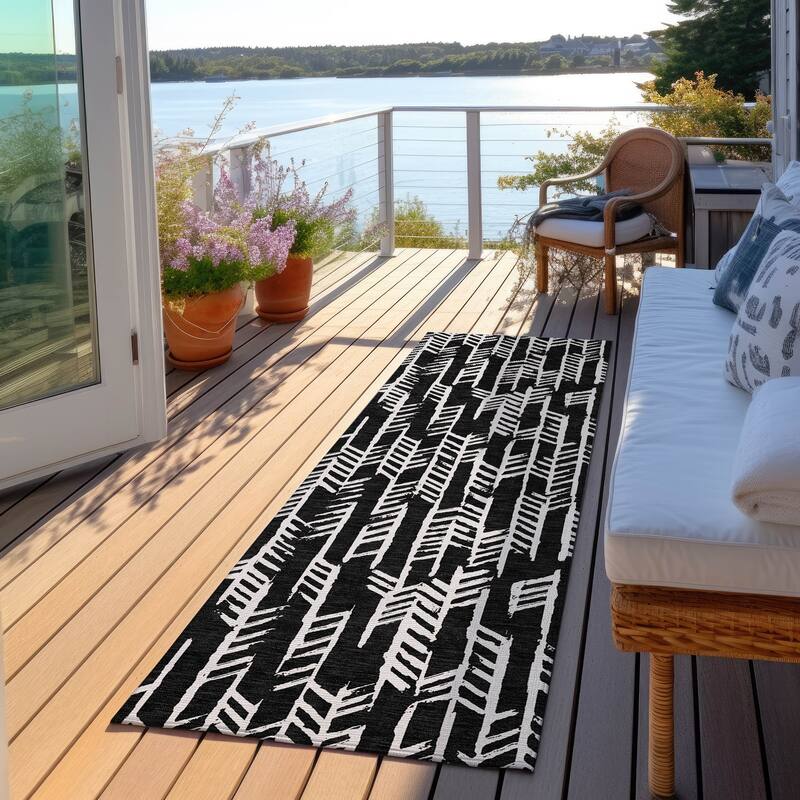 Machine Washable Indoor/ Outdoor Chantille Modern Arrows Rug - Black - 2'3" x 7'6"