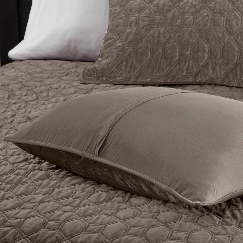 Madison Park Emery 3 Piece Velvet Quilt Set