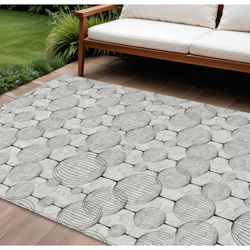 HomeRoots Geometric Transitional Rectangle Outdoor Rug - 10' X 14'