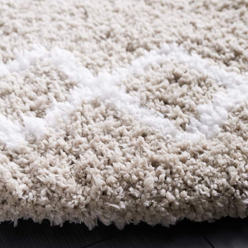 SAFAVIEH Handmade Toronto Shag Shaniqua Polyester Rug