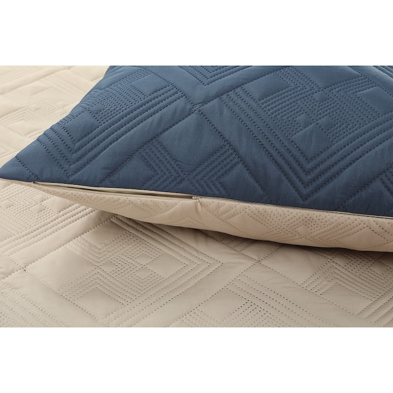 Nanshing Logan 3 Piece Reversible Geometric Quilt Set
