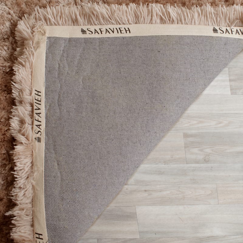 SAFAVIEH Handmade Arctic Shag Guenevere 3-inch Extra Thick Rug