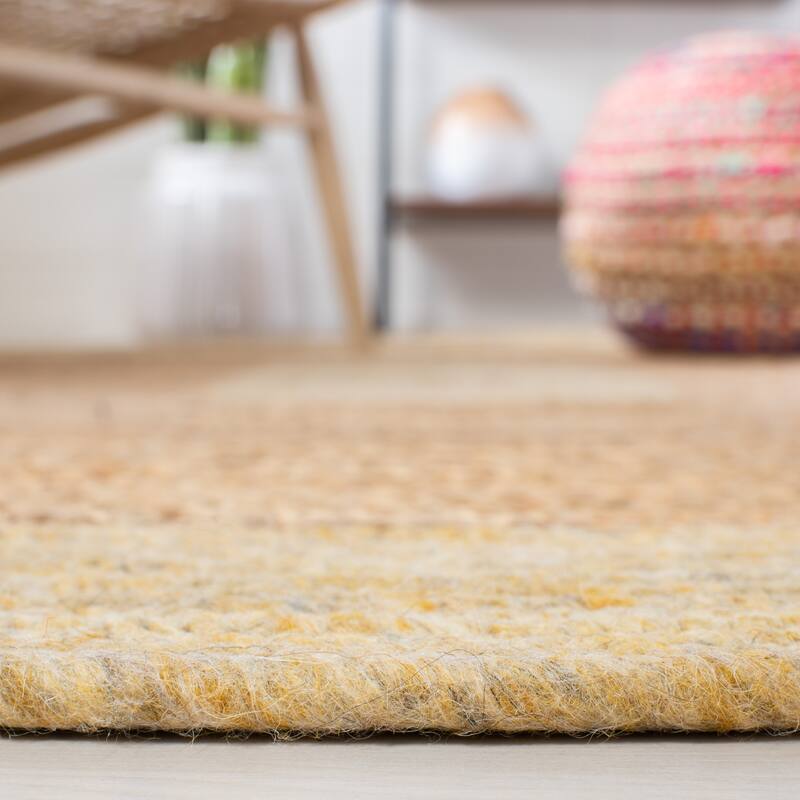 SAFAVIEH Handmade Braided Hvonn Jute Rug