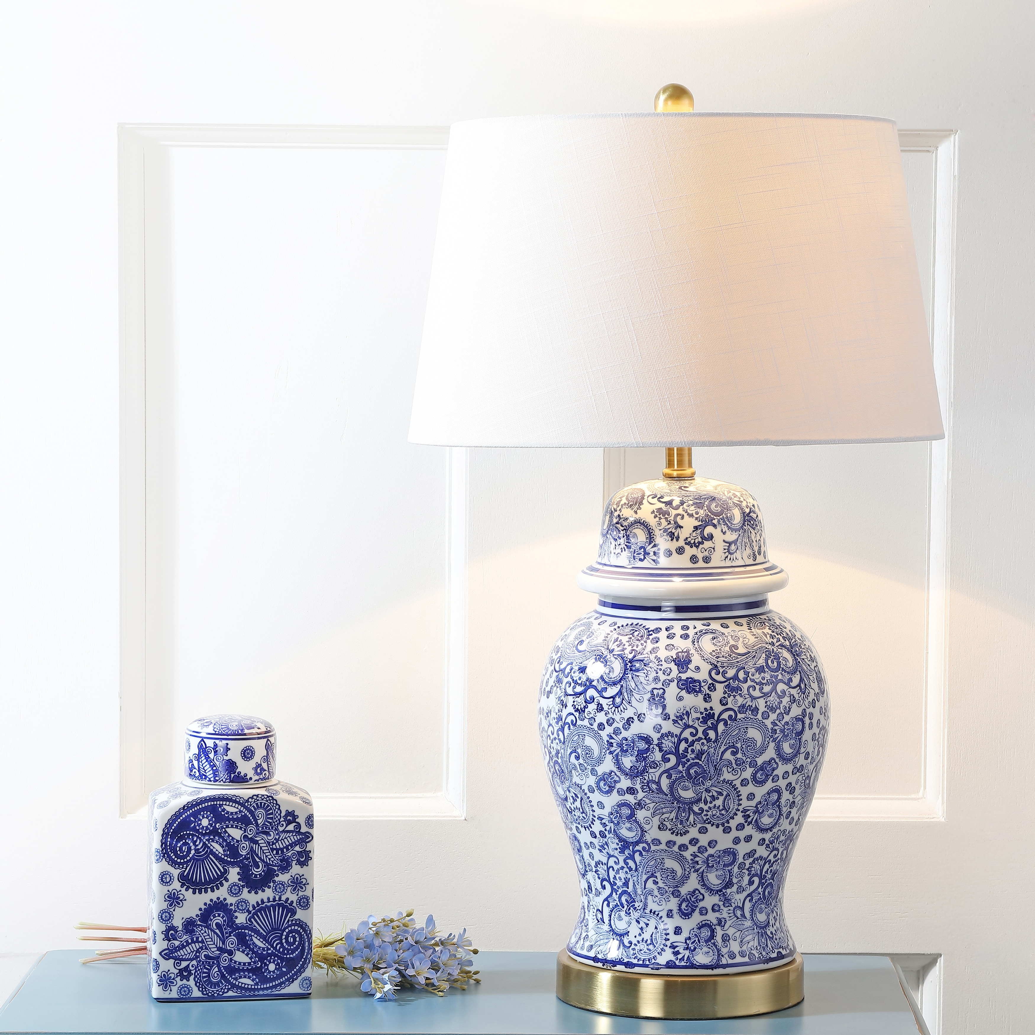 JONATHAN Y Grace 29.5" Ceramic LED Table Lamp, Blue/White