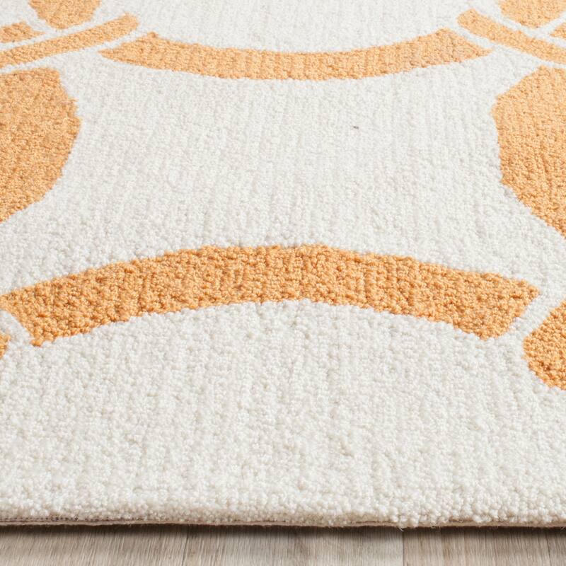 SAFAVIEH Handmade Four Seasons Aile Floral Rug