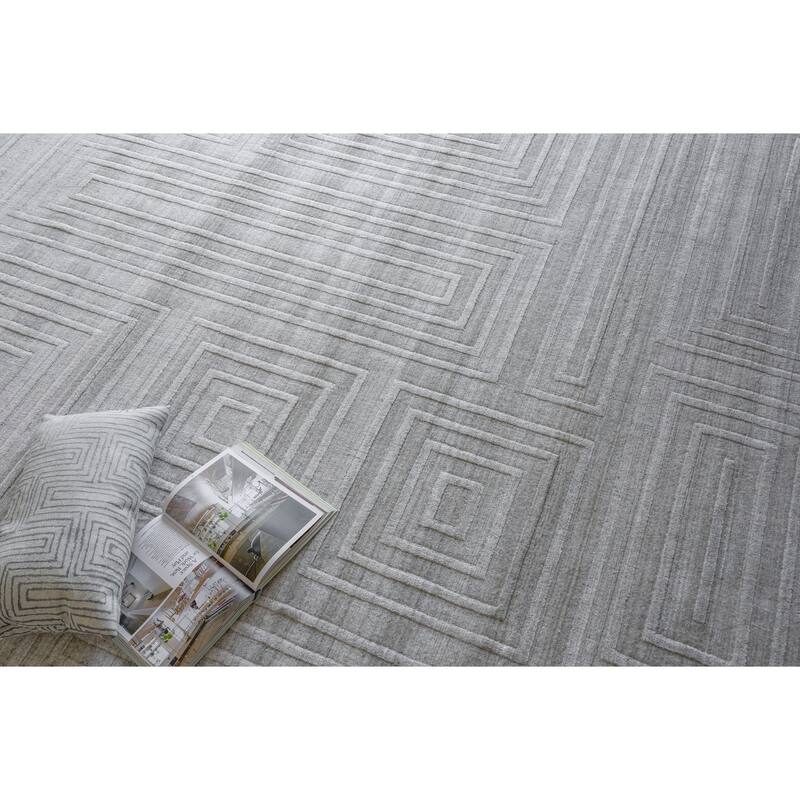 Exquisite Rugs Castelli Handmade Handloomed Bamboo Silk/New Zealand Wool Light Gray Area Rug.