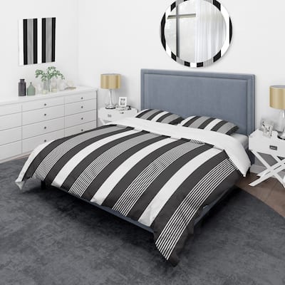 Designart 'Black and White Striped Pattern I' Patterned Duvet Cover Set