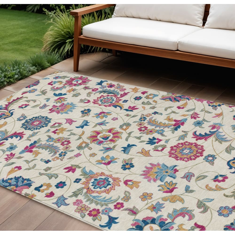 HomeRoots Floral Transitional Rectangle Outdoor Rug