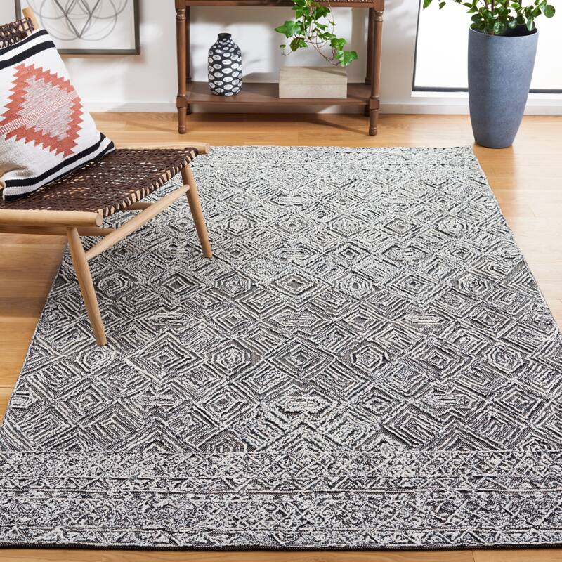 SAFAVIEH Handmade Textual Vibha Wool Rug - 8' x 10' - Black/Ivory