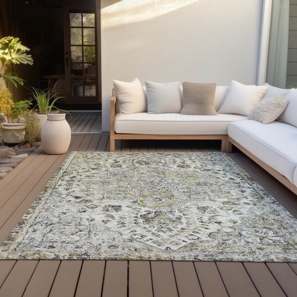 Machine Washable Indoor/Outdoor Traditional Chantille Rug