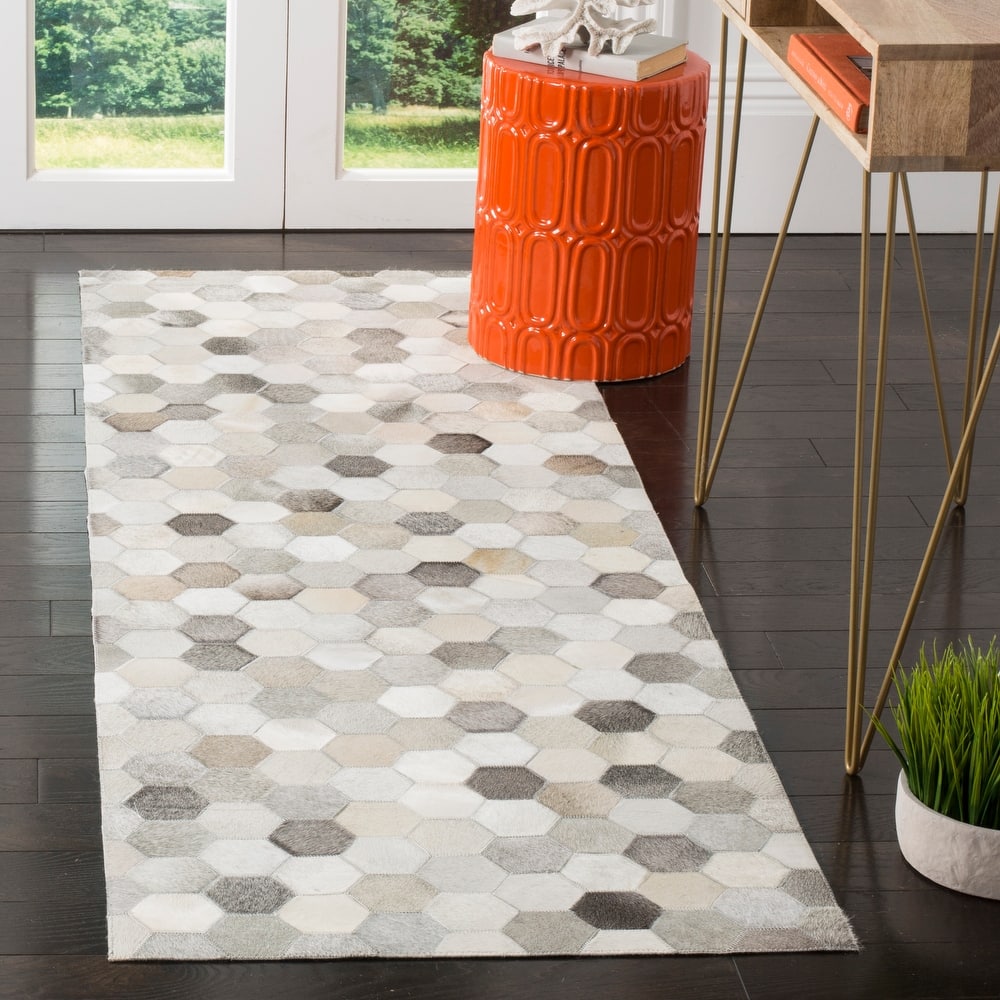 SAFAVIEH Handmade Studio Leather Nadia Modern Leather Rug