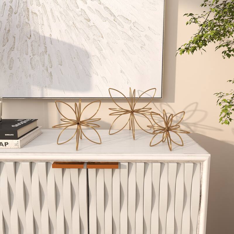 CosmoLiving by Cosmopolitan Gold Metal Handmade Floral Decorative Sculpture (Set of 3)