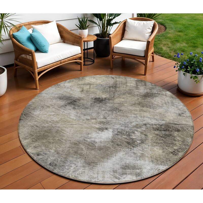 HomeRoots Abstract Transitional Rectangle Outdoor Rug - 8' Round